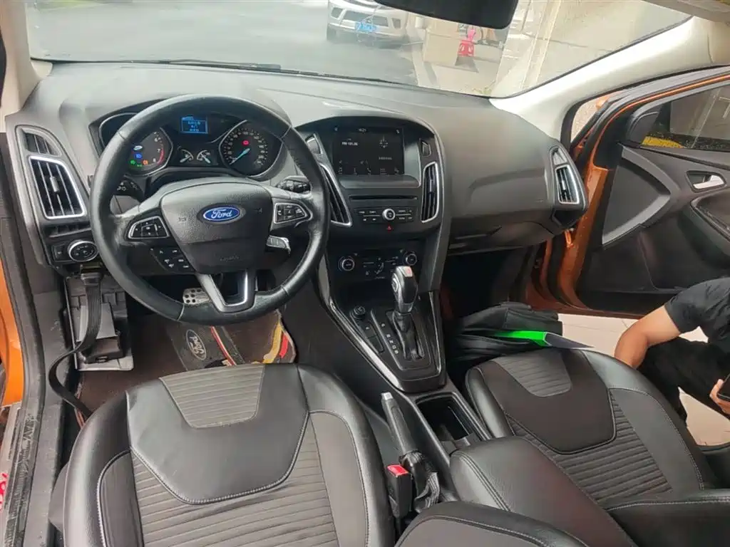 Ford Focus 2016 — фото 10