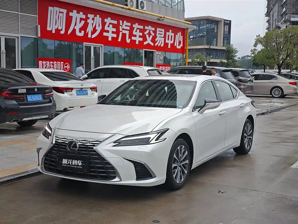 Lexus ES 2025 — фото 1