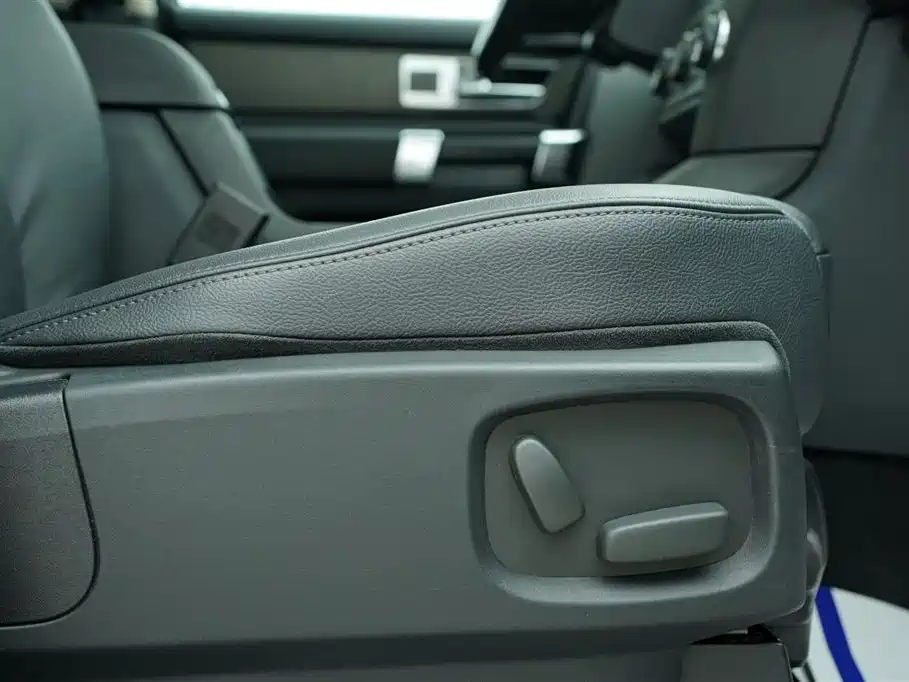 Land Rover Discovery 2016 — фото 27