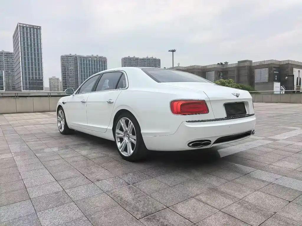 Bentley Flying Spur 2015 — фото 2