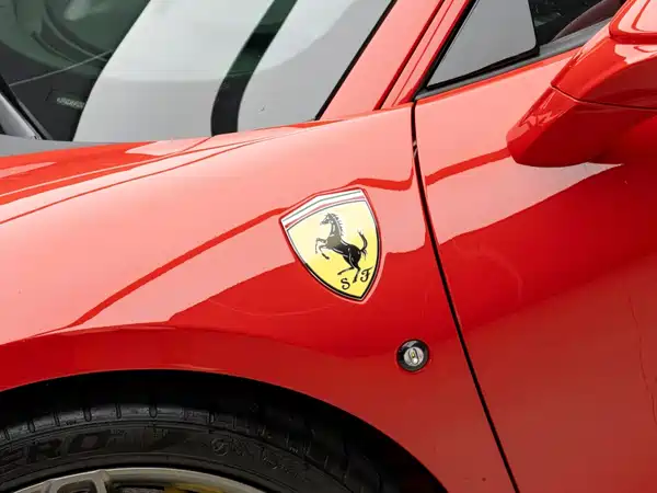 Ferrari F8 2023