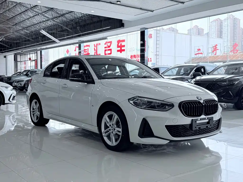 BMW 1 Series 2022 — фото 1