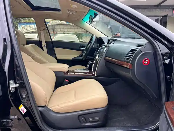 Toyota Reiz 2015