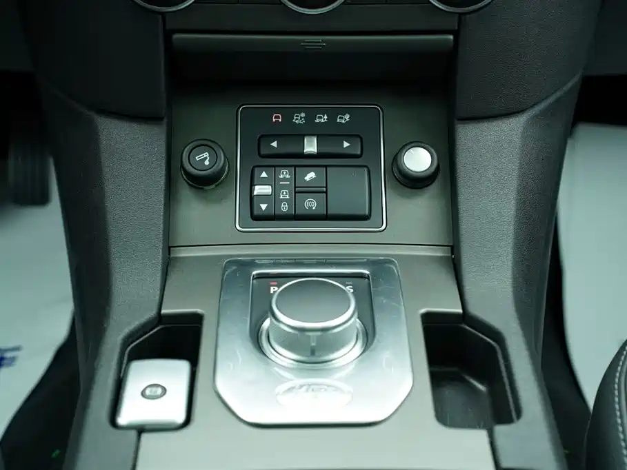Land Rover Discovery 2016 — фото 16