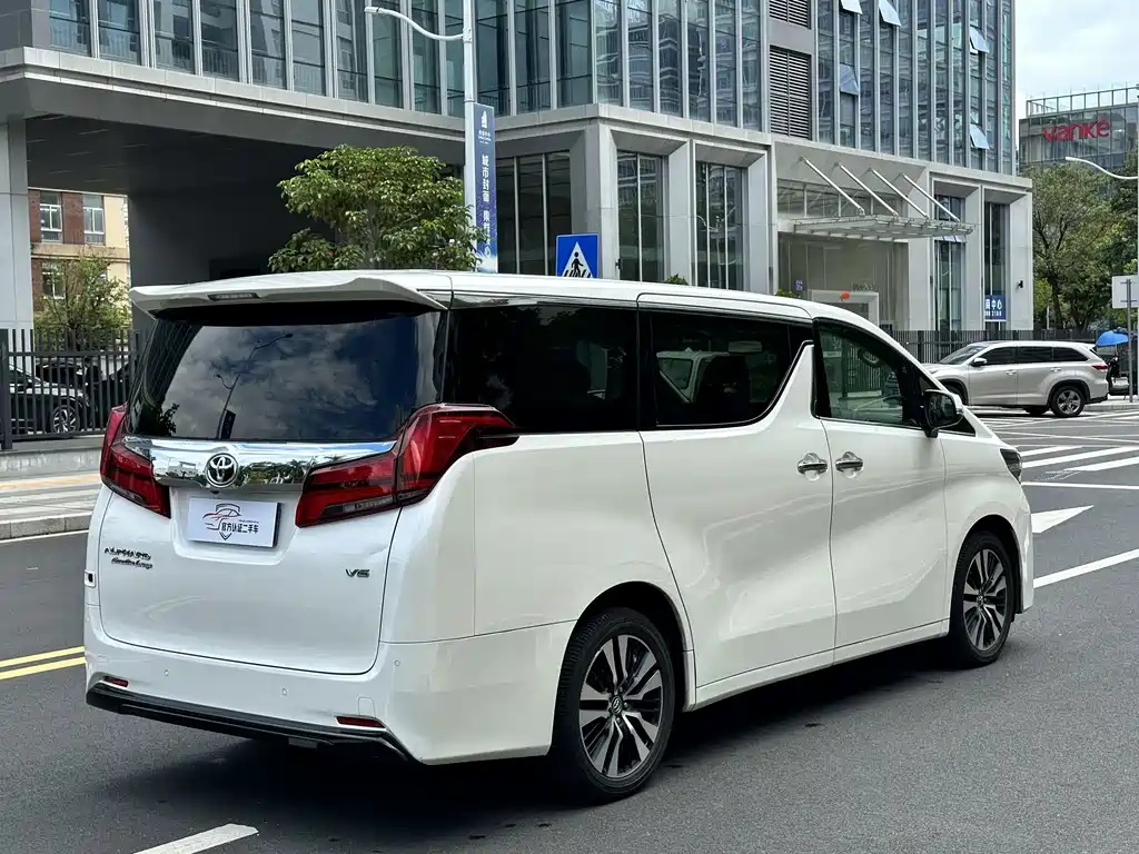 Toyota Alphard 2018 — фото 18