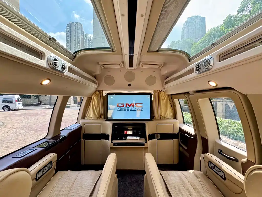GMC Savana 2018 — фото 12