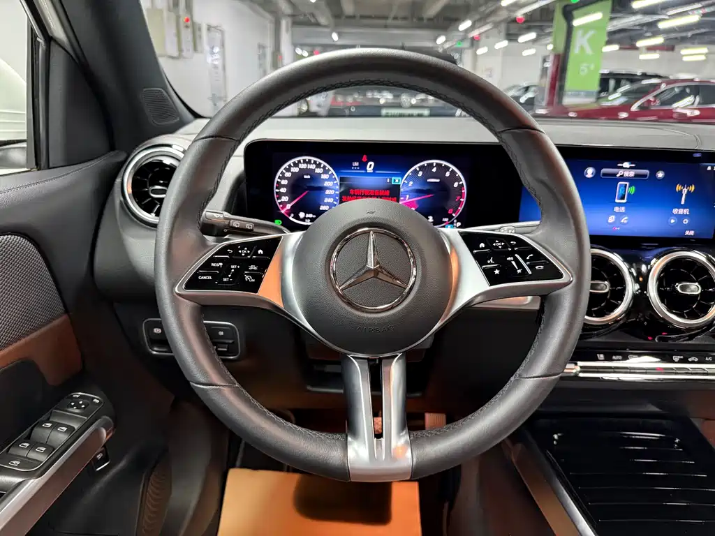 Mercedes-Benz GLB 2024 — фото 10