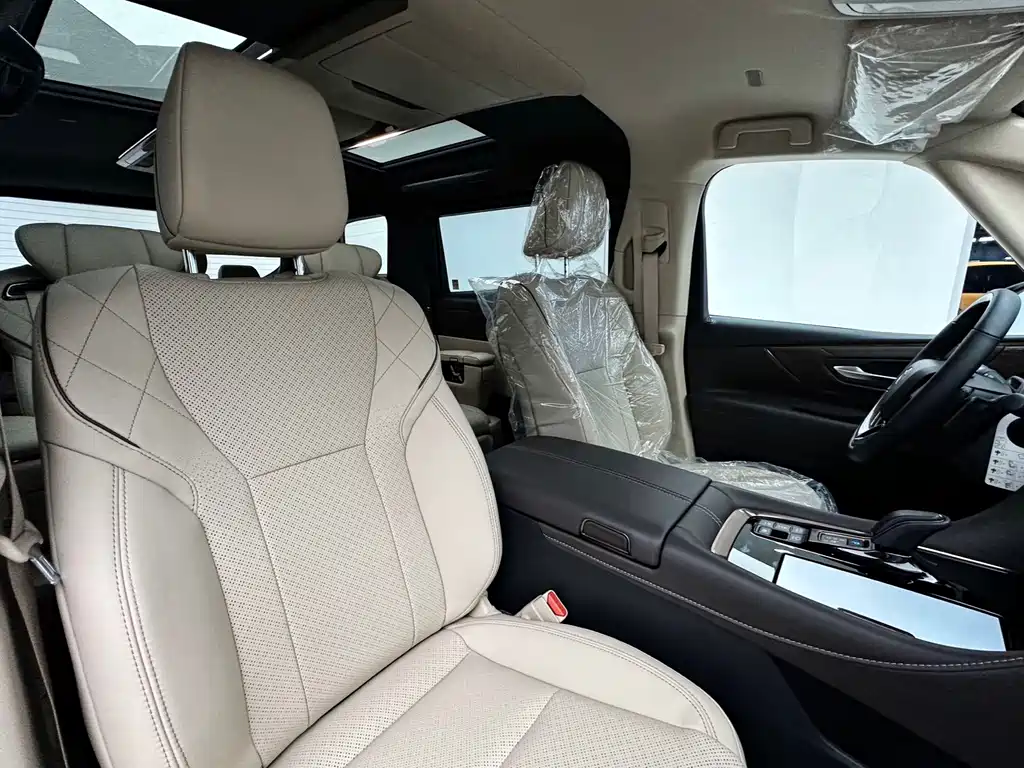 Toyota Alphard — фото 17