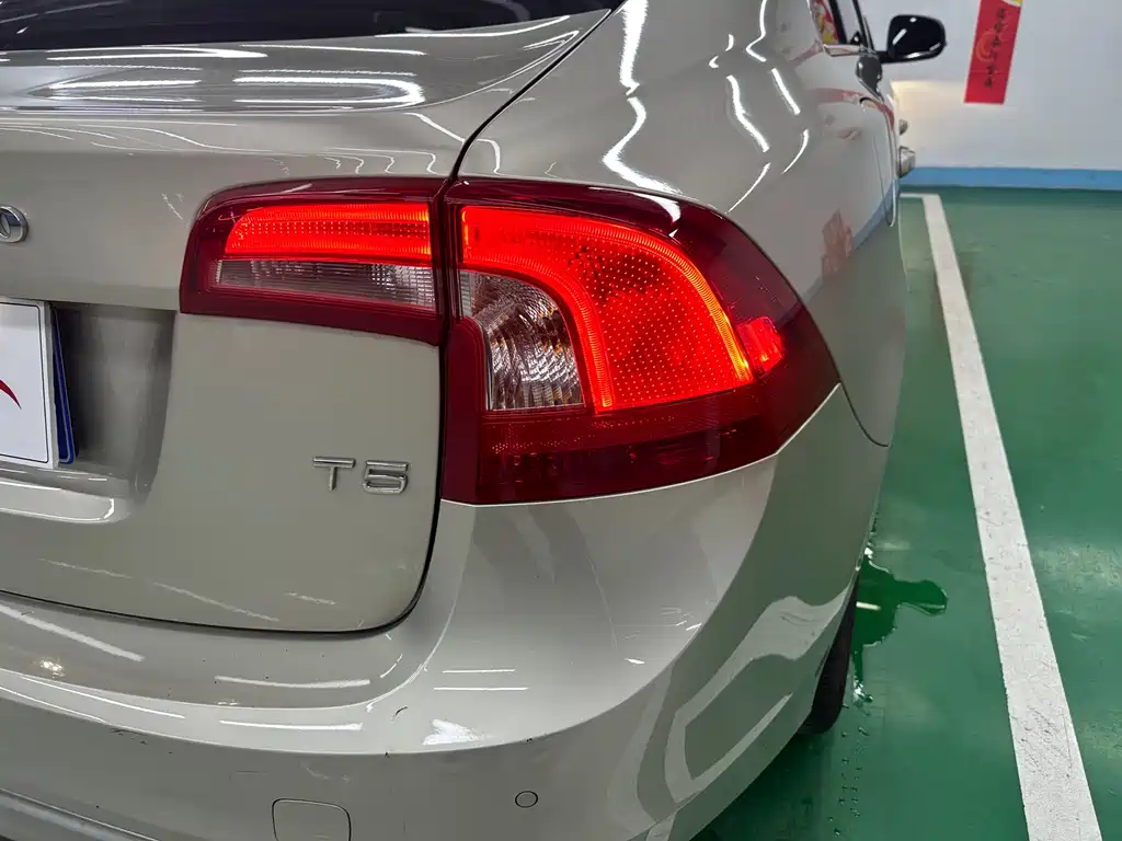 Volvo S60 2017 — фото 27