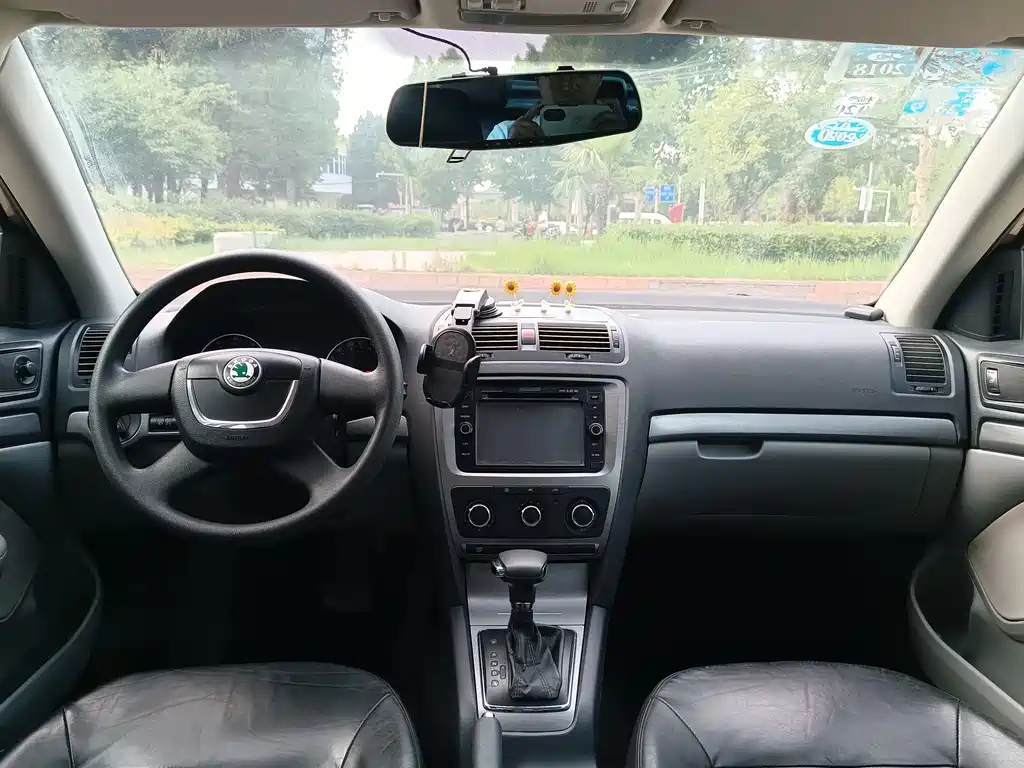 Skoda Octavia 2010 — фото 11