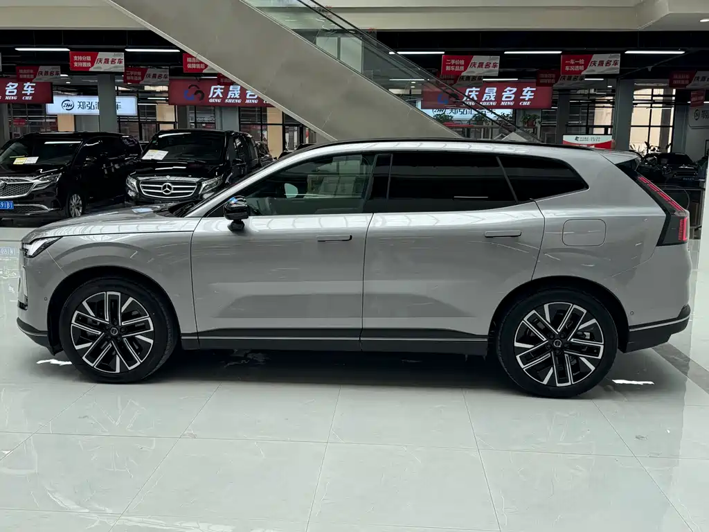 Volvo XC70 PHEV 2025 — фото 13