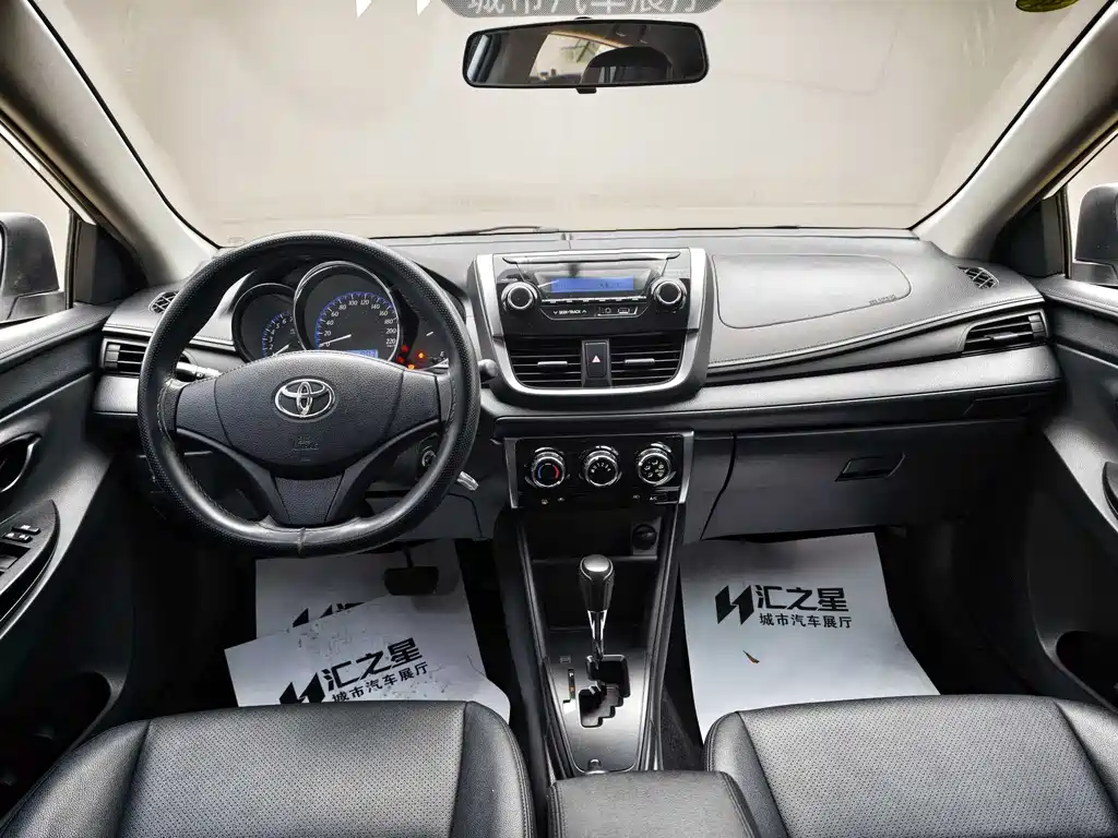 Toyota Yaris L 2020 — фото 12