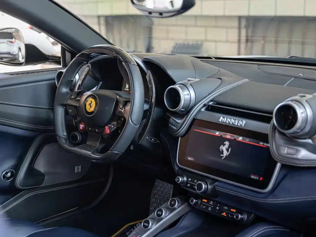 Ferrari GTC4Lusso 2017 — фото 10