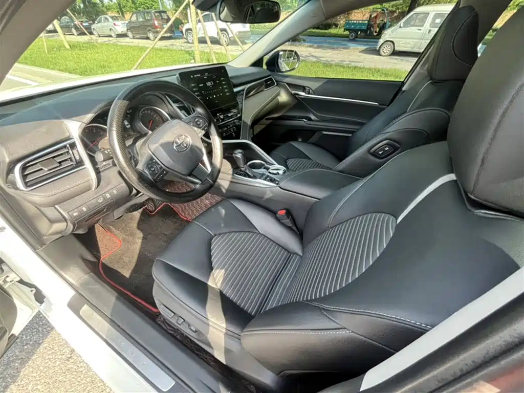 Toyota Camry 2023 — фото 24