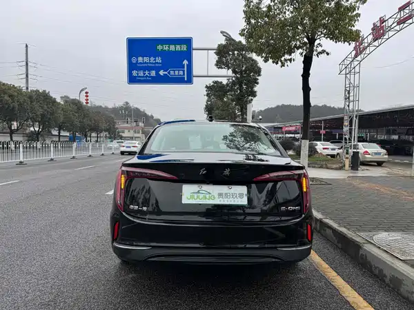 Hongqi E-QM5 2024