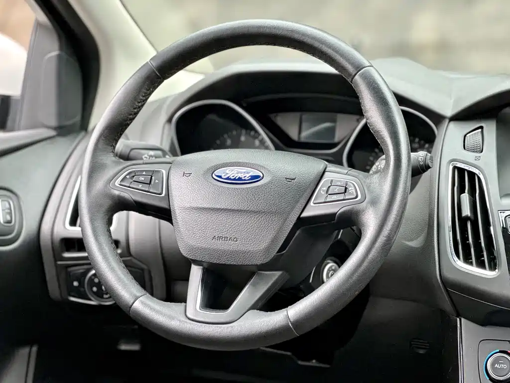 Ford Focus 2016 — фото 42