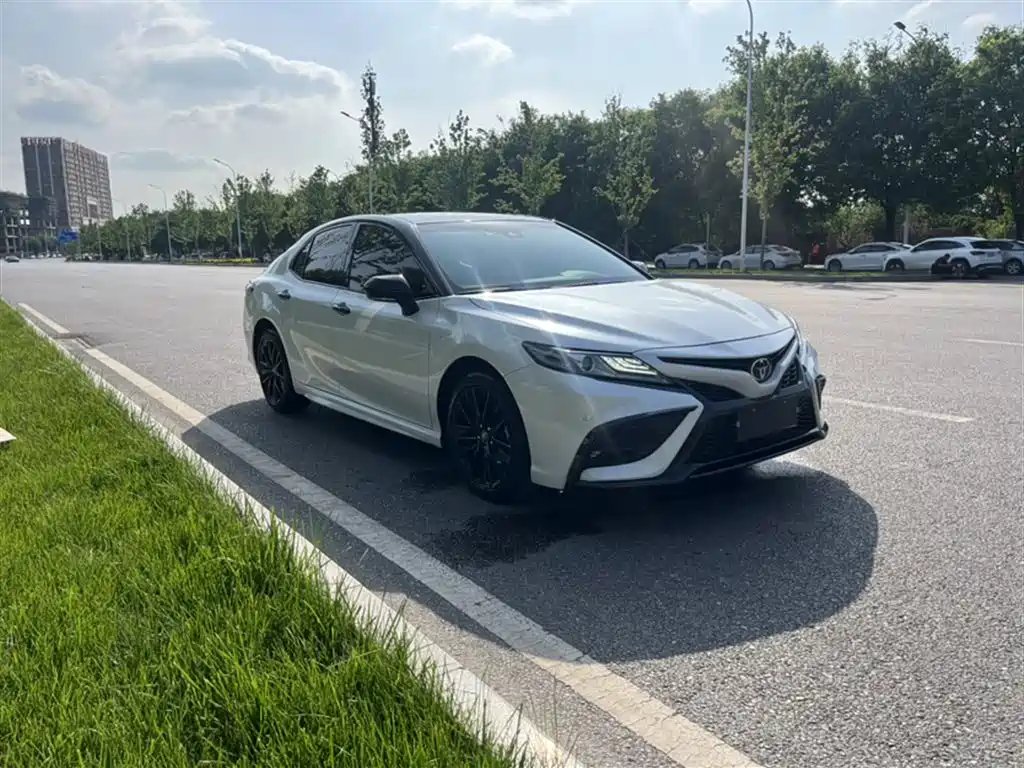 Toyota Camry 2023 — фото 14