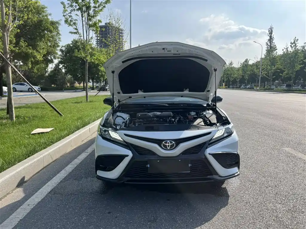 Toyota Camry 2023 — фото 12