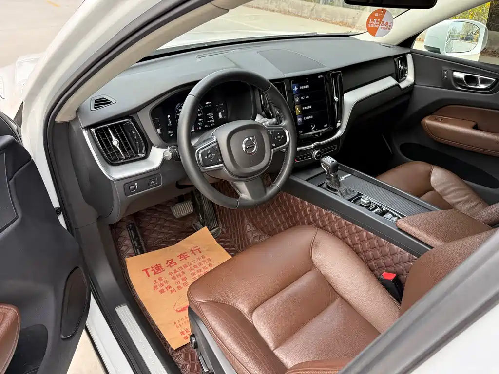 Volvo XC60 2020 — фото 14