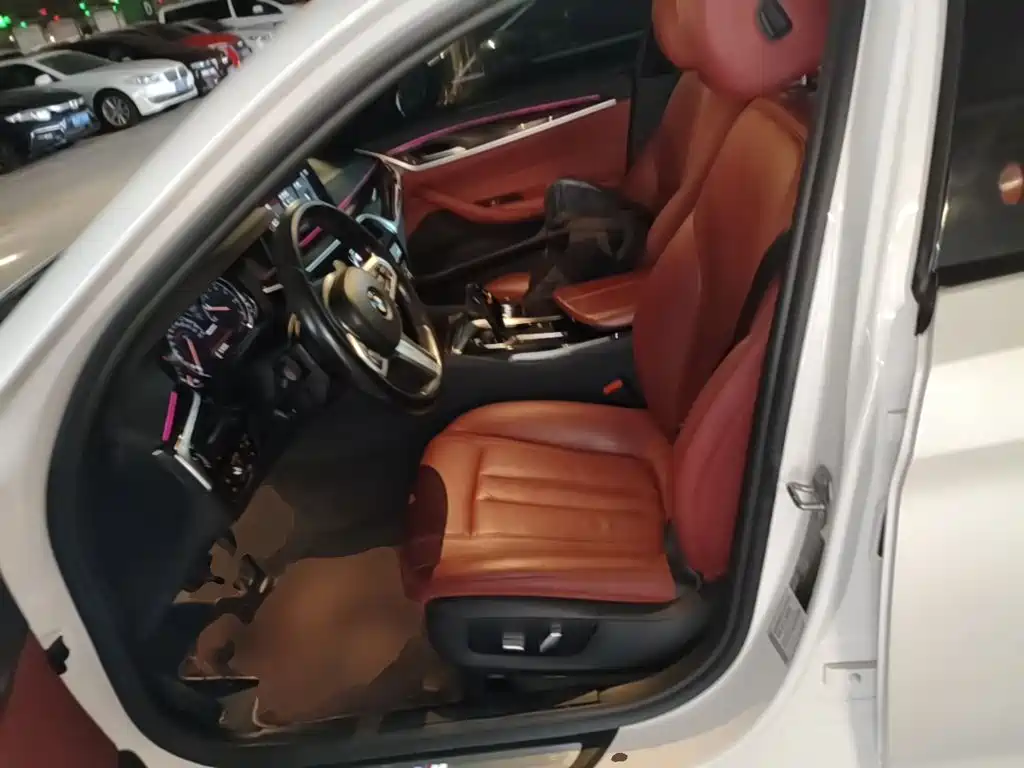 BMW 5 Series 2018 — фото 15