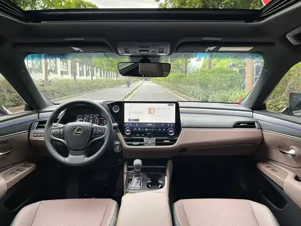 Lexus ES 2025