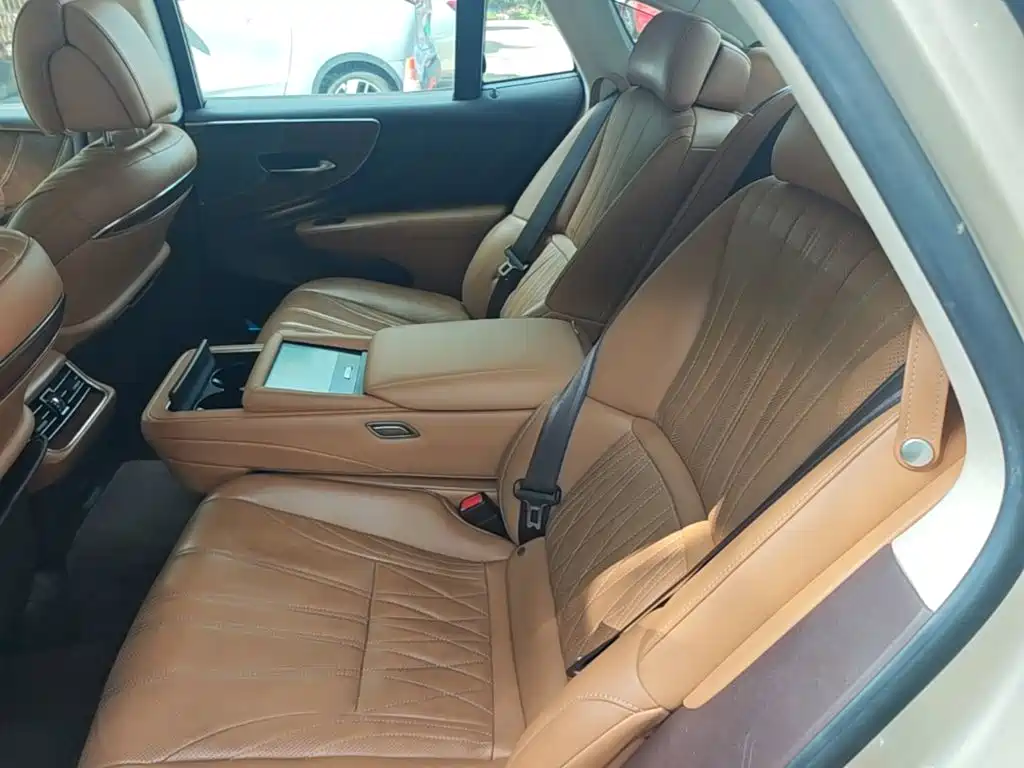 Lexus LS 2018 — фото 17