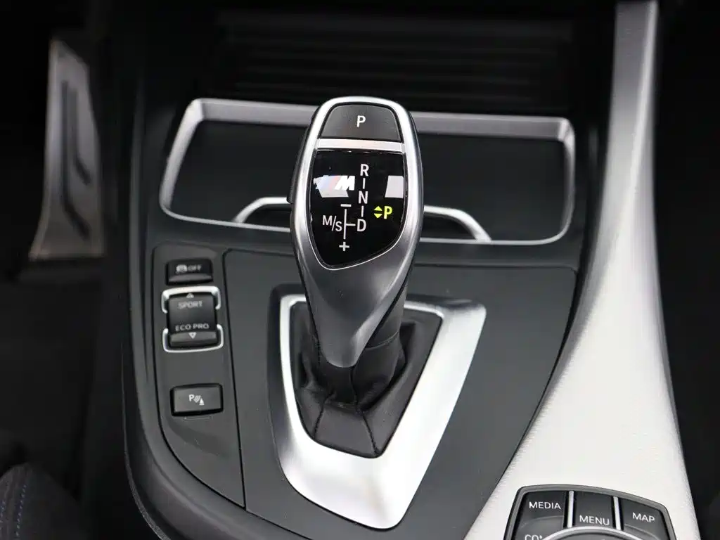 BMW 1 Series 2017 — фото 18