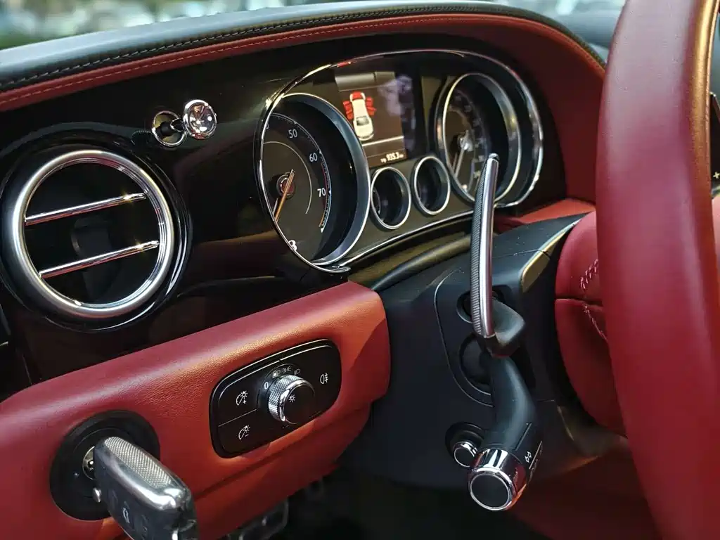 Bentley Flying Spur 2017 — фото 13