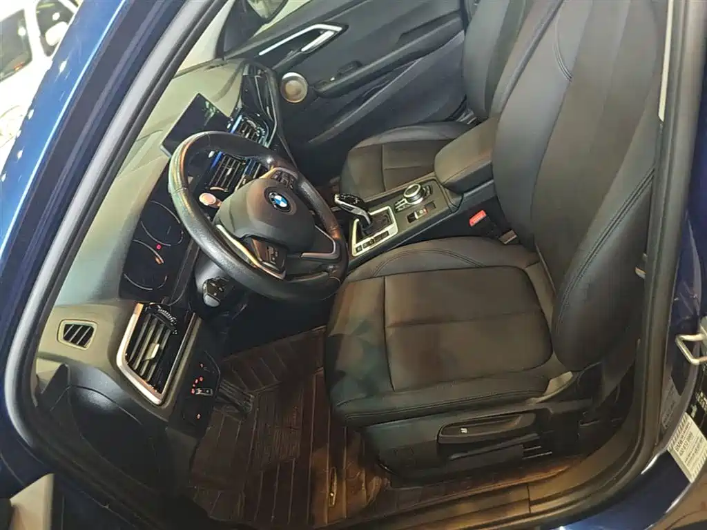 BMW 1 Series 2021 — фото 15