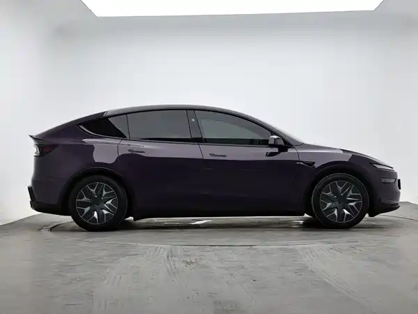Tesla Model Y L 2026