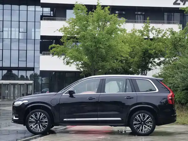 Volvo XC90 Plug-In Hybrid 2023