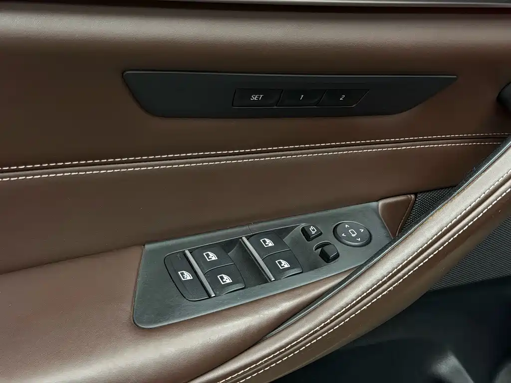 BMW 5 Series 2017 — фото 20