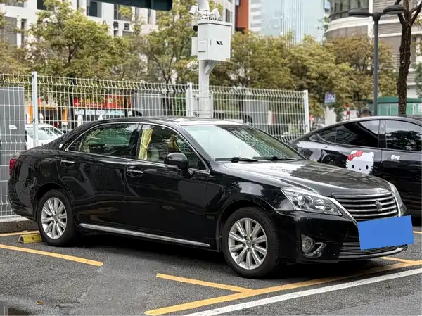 Toyota Crown 2012