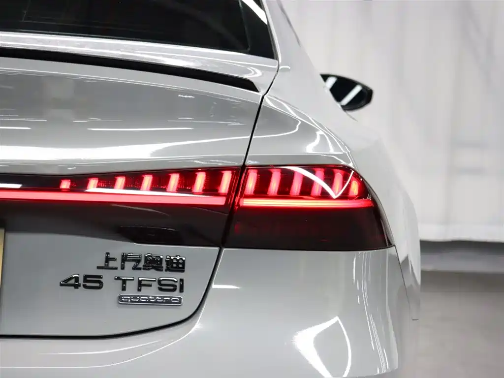 Audi A7L 2023 — фото 28