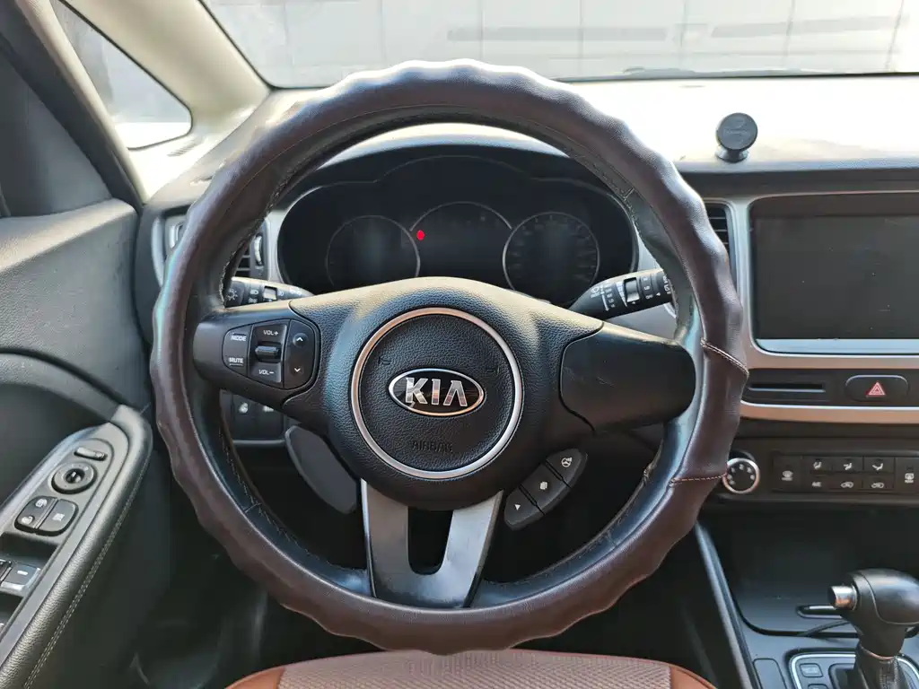 Kia Carens 2015 — фото 14