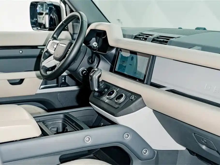 Land Rover Defender 2021 — фото 22