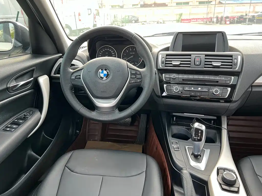 BMW 1 Series 2017 — фото 10