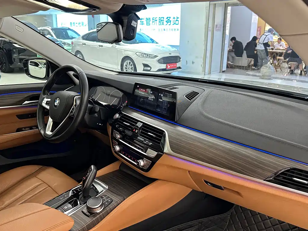 BMW 6 Series GT 2019 — фото 13