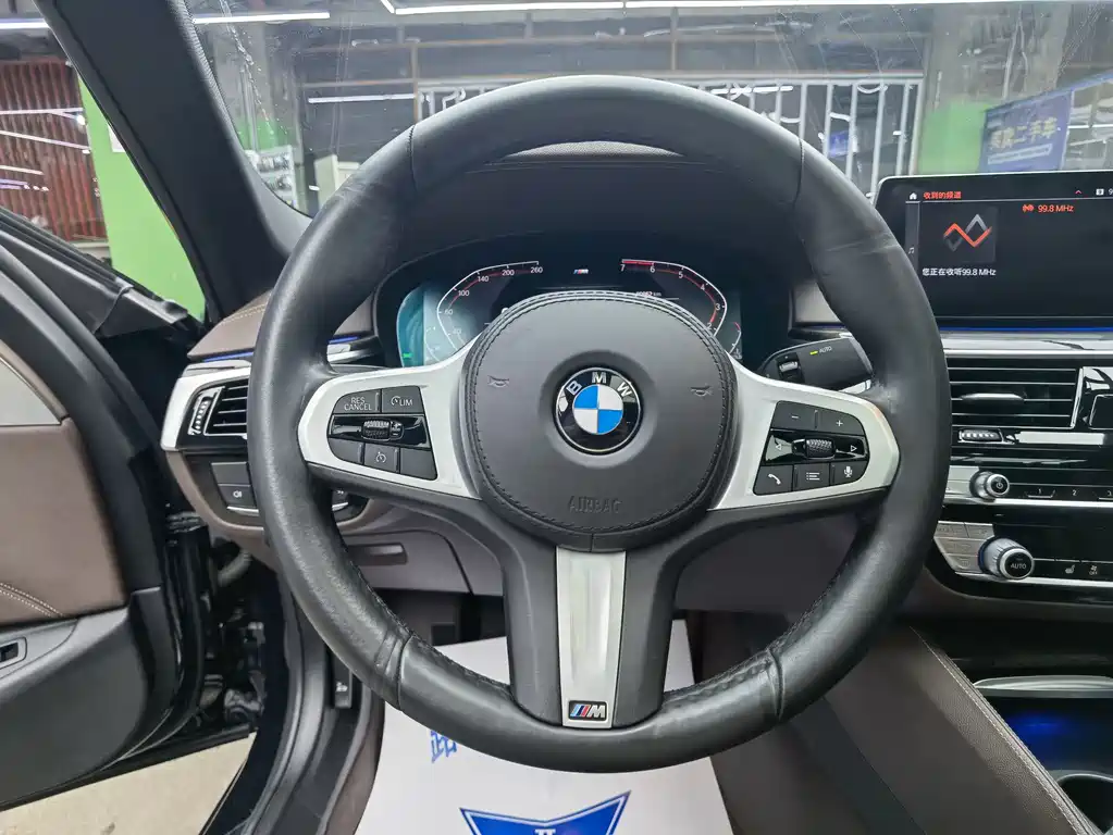 BMW 5 Series 2020 — фото 10