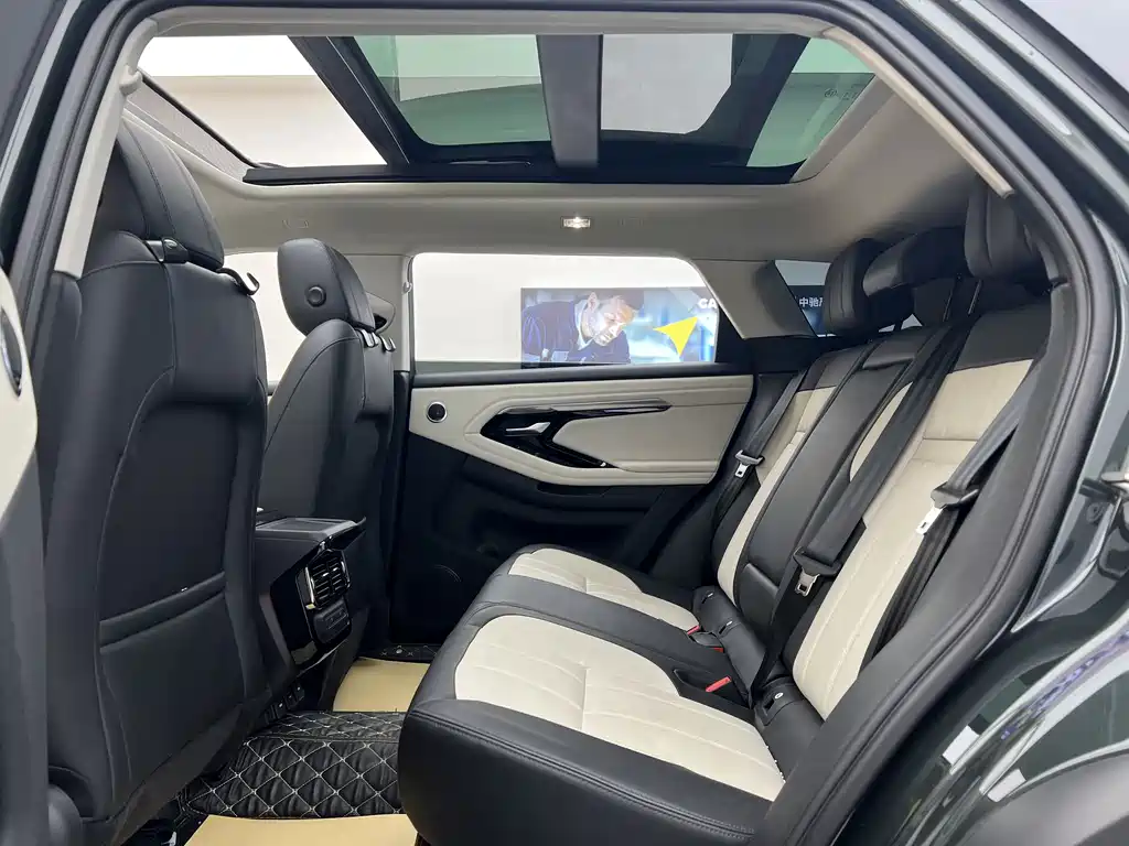 Land Rover Range Rover Evoque 2024 — фото 8
