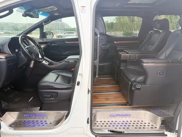 Toyota Alphard 2015