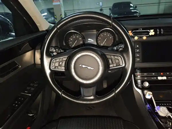 Jaguar XF 2016