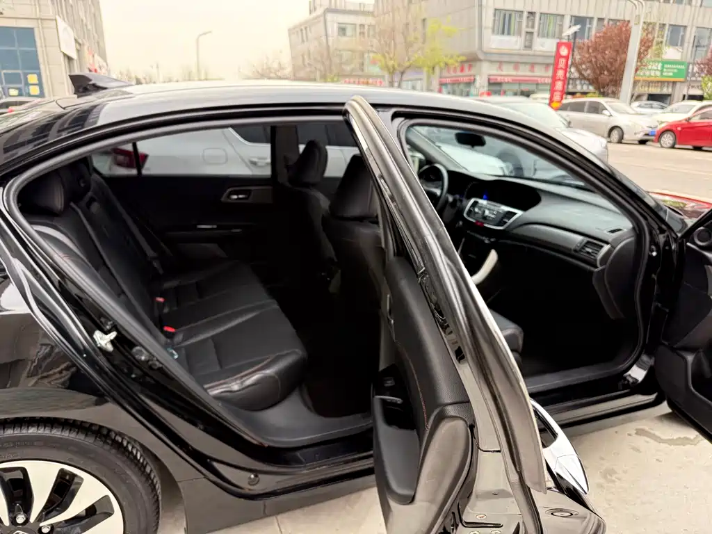 Honda Accord 2018 — фото 22