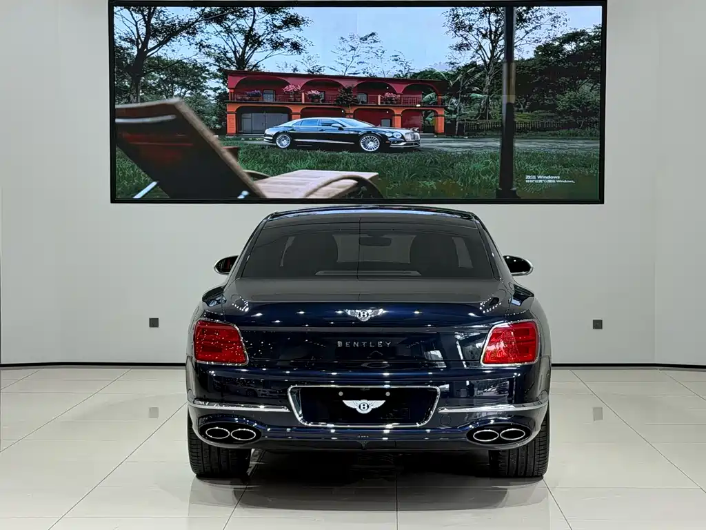 Bentley Flying Spur Plug-In Hybrid 2022 — фото 4