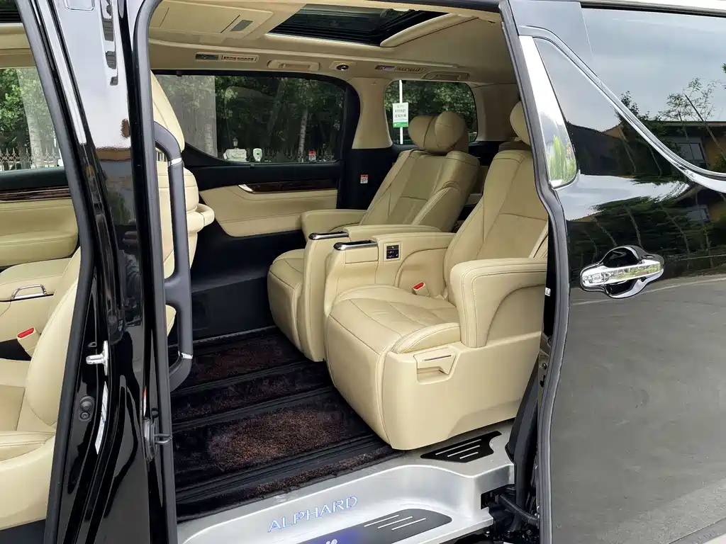 Toyota Alphard 2023 — фото 4