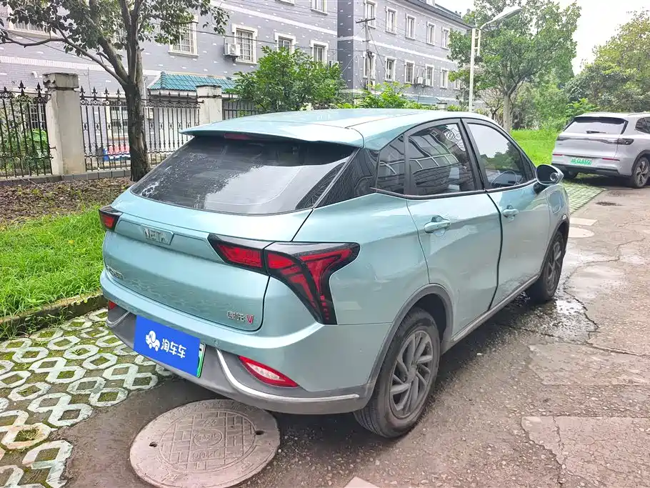 Neta V 2022