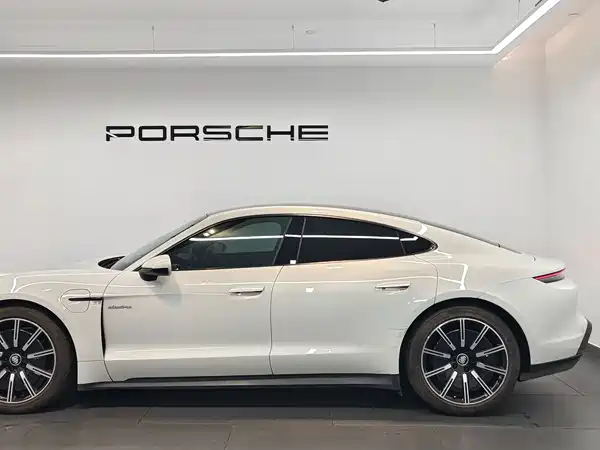 Porsche Taycan 2022