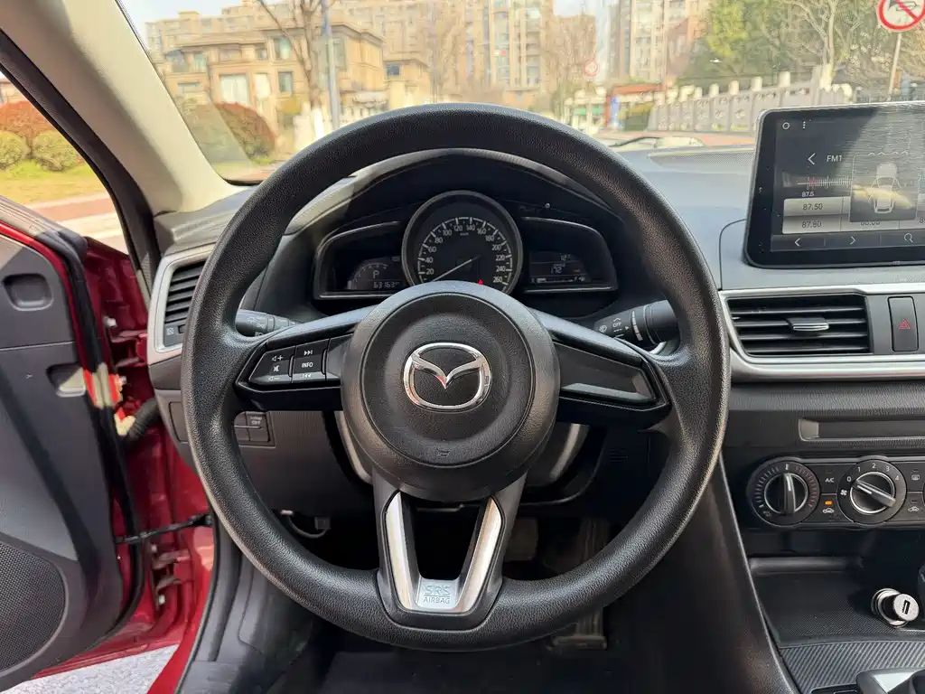 Mazda 3 Axela 2019 — фото 13