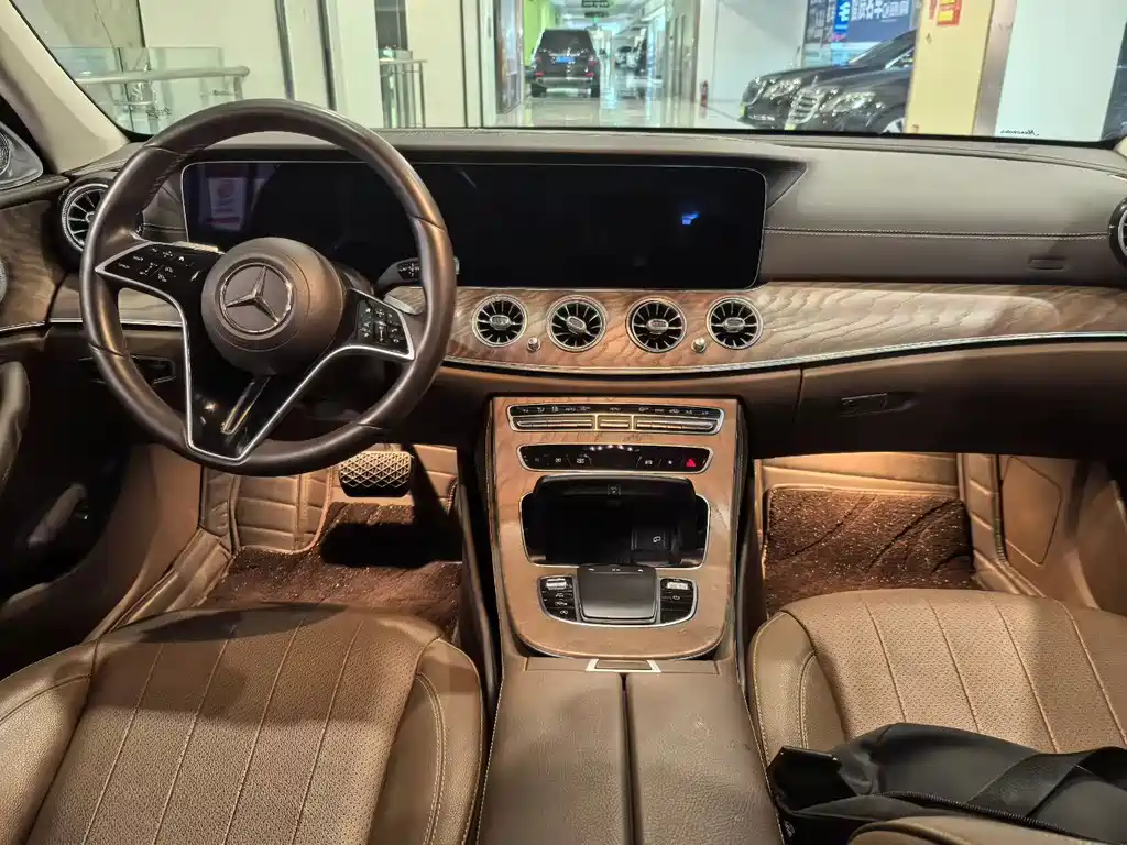 Mercedes-Benz E-Class 2023 — фото 4
