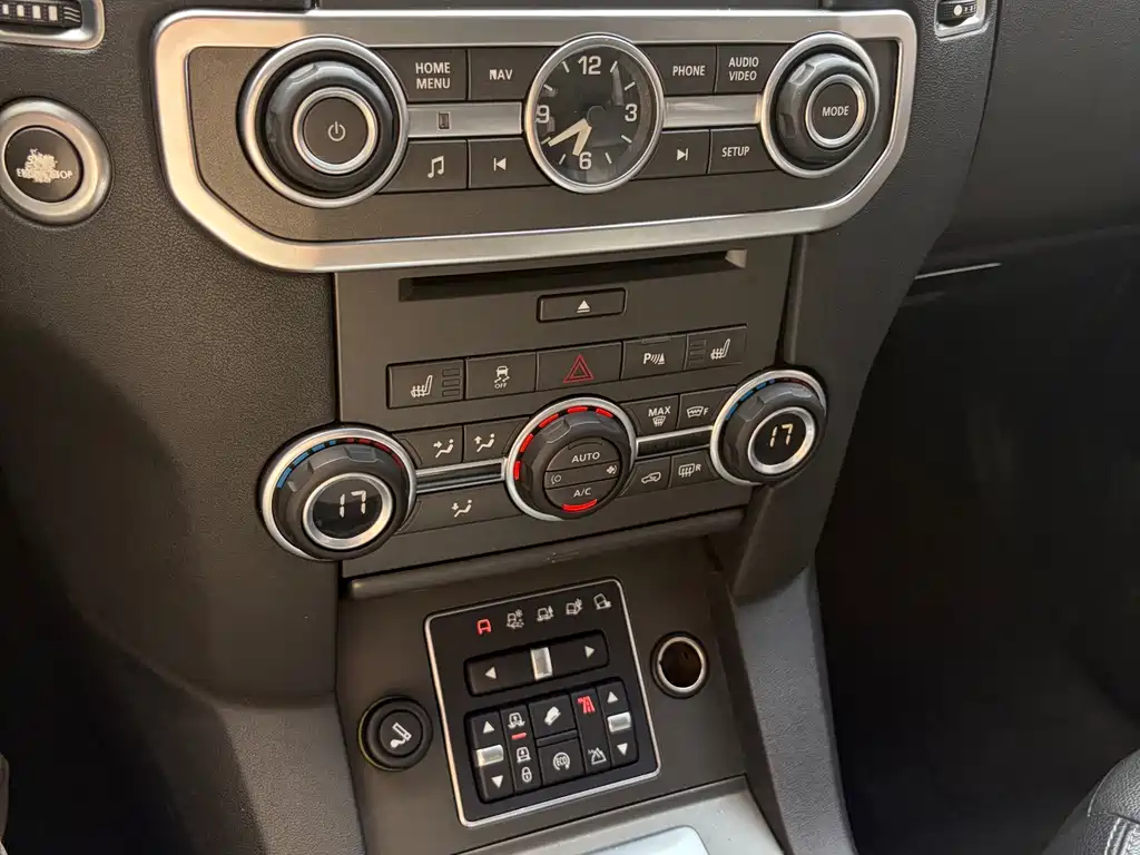 Land Rover Discovery 2016 — фото 30
